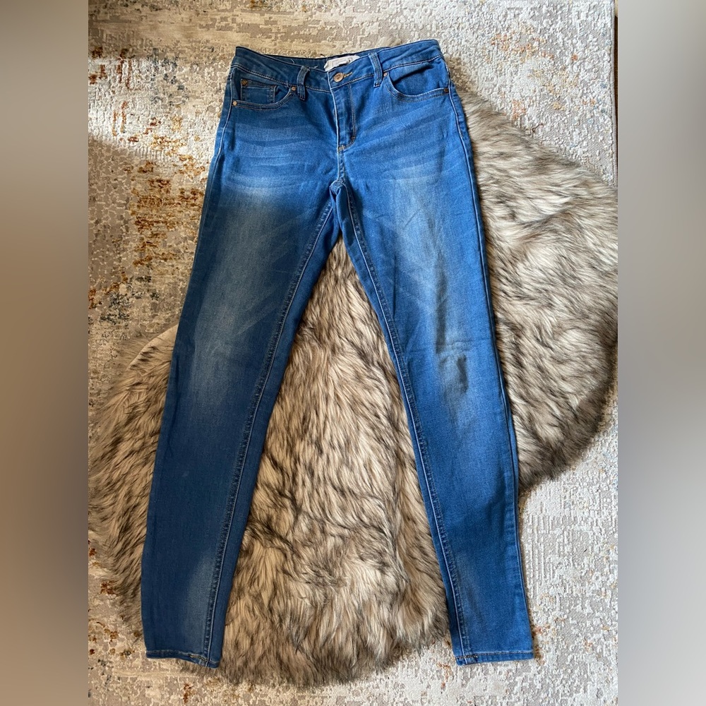 🛍️ 3/$15⭕️ Eighty two Jeans
